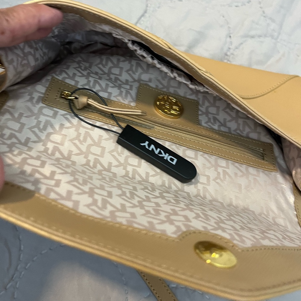 DKNY Tan Envelope Women's shoulder Bag - Picture 5 of 7